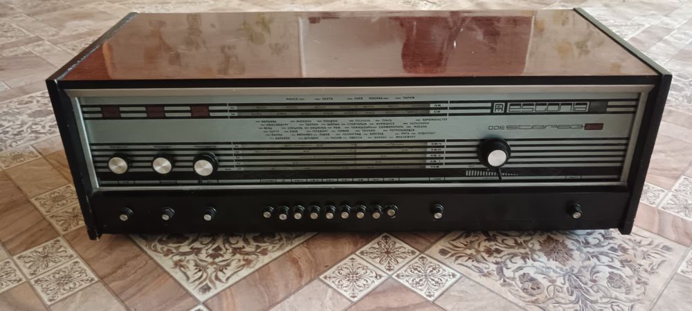 Радиола Эстония 006 в хорошем рабочем состоянии.