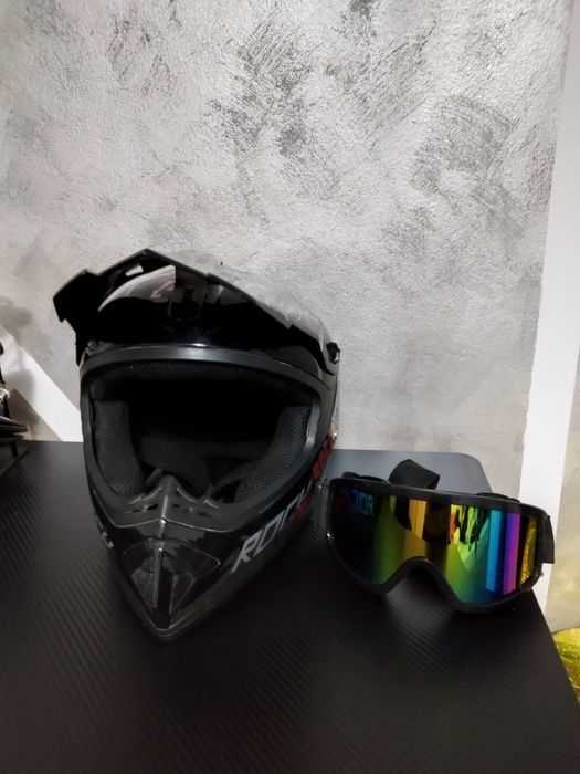 Vând casca moto cross/atv , este in stare foarte bună!