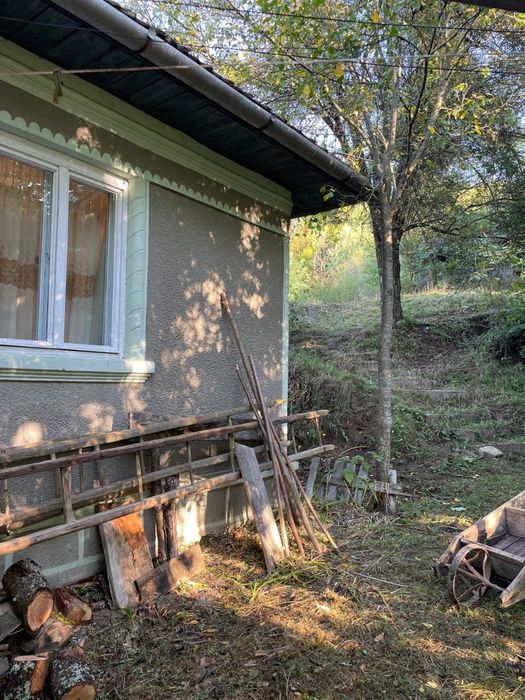 Teren de vanzare si casa la munte izolata