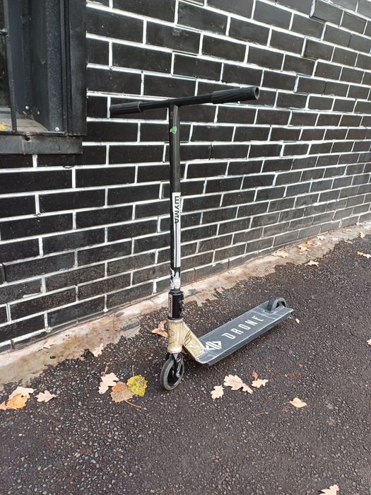 Продам самокат по запчастям