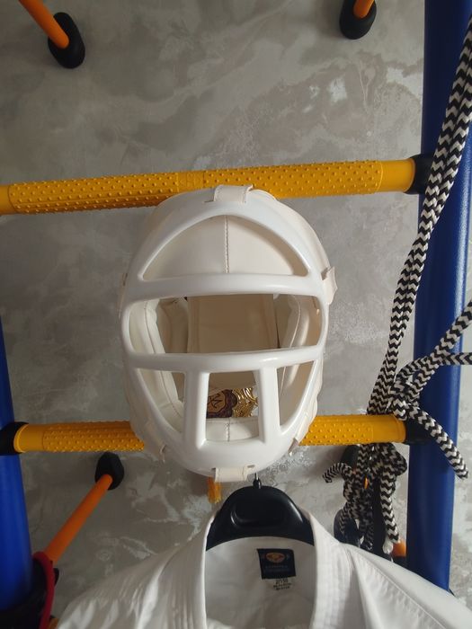 Продам кимоно Каратэ ШЛЕМ.