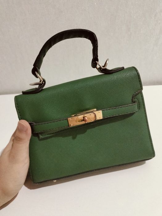 Сумки трёх разных цветов