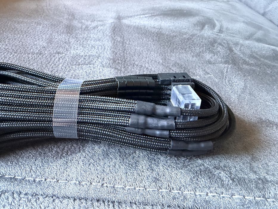 CableMod Pro ModFlex Sleeved 12V-2x6 12VHPWR 90° StealthSense VariantB