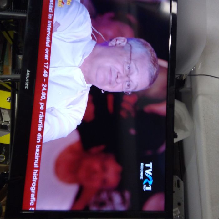 Tv led diagonala 61 cm // dvb-c /T2/S2