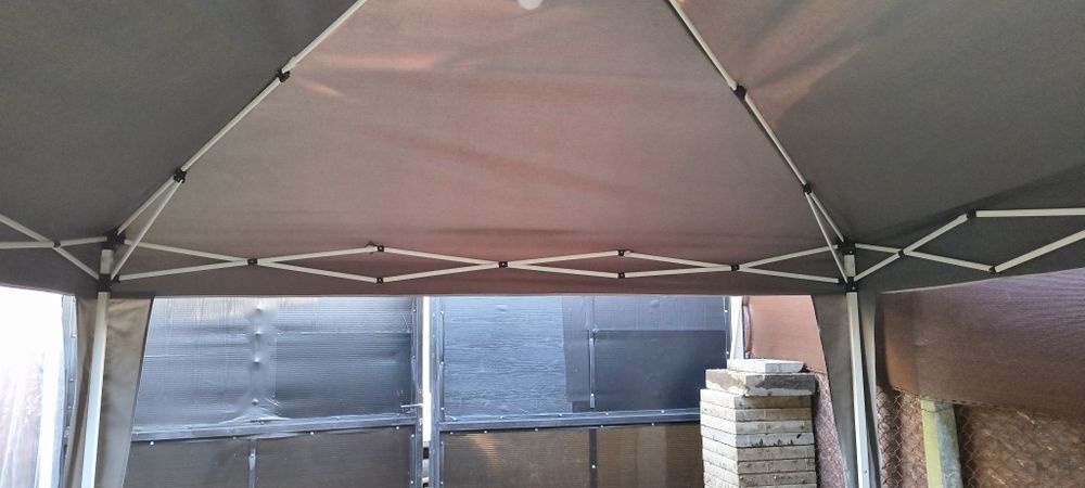 Pavilion  cu dimensiunile de 3 x 3 metri.