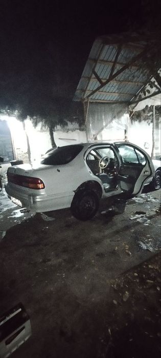 Nissan maxima holati yaxshi  matori yoq