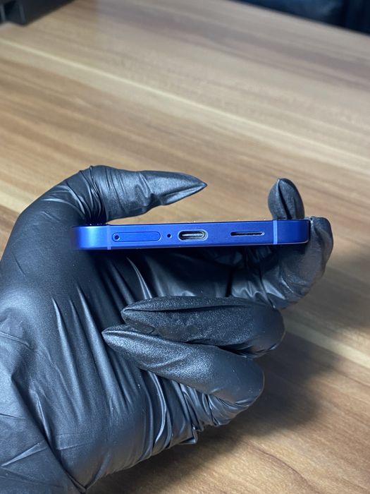 Samsung Galaxy s25+ • 256 GB • Navy