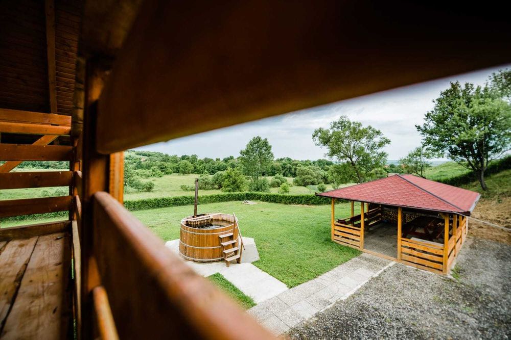 Cabane de inchiriat cu ciubar 24pers. 16 in 8 camere,sau 8 pers.in 4