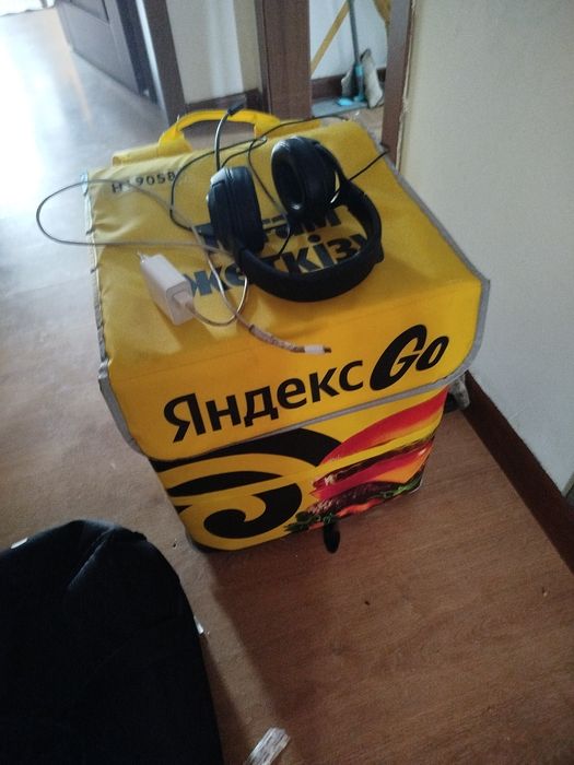 Продам Редми нот 9 и термосумку яндекс