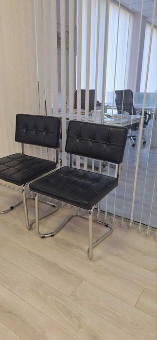 Офис мебели и оборудване