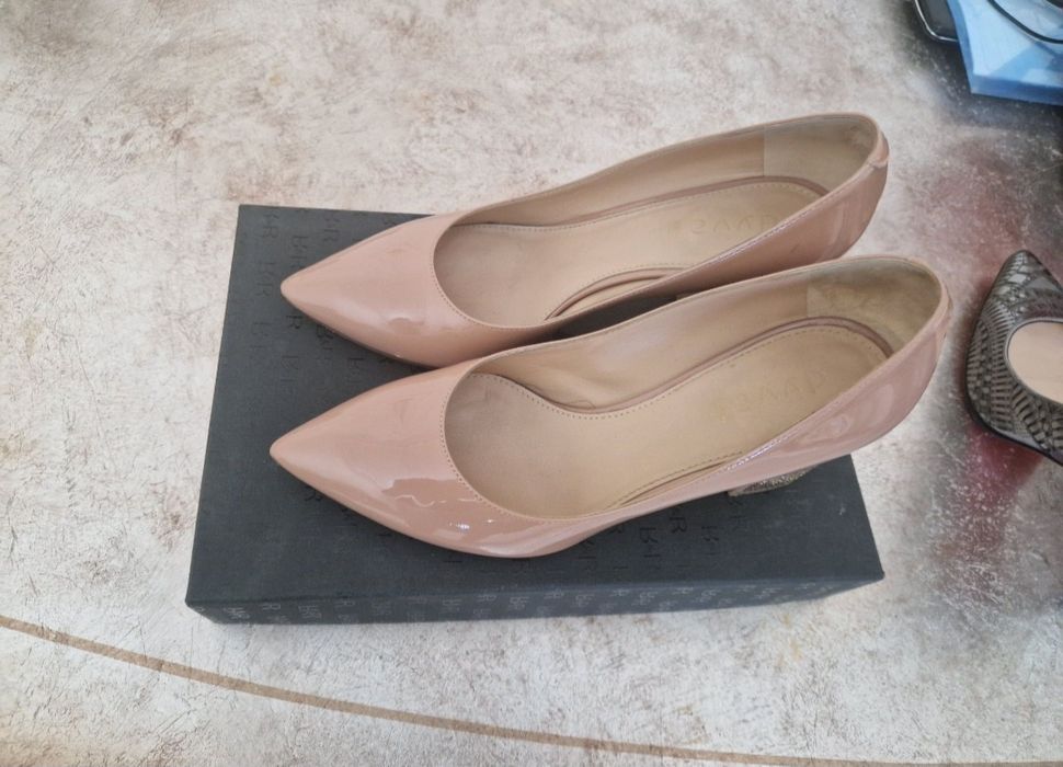 Продам женскую туфли