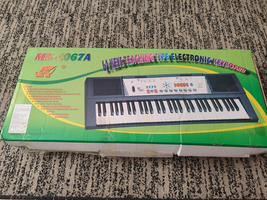 Продам синтезатор