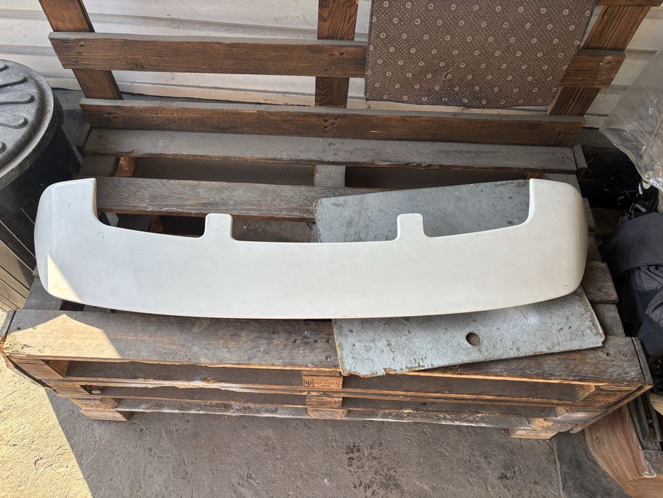 Спойлер Mitsubishi Chariot Grandis (со стоп-сигналом)