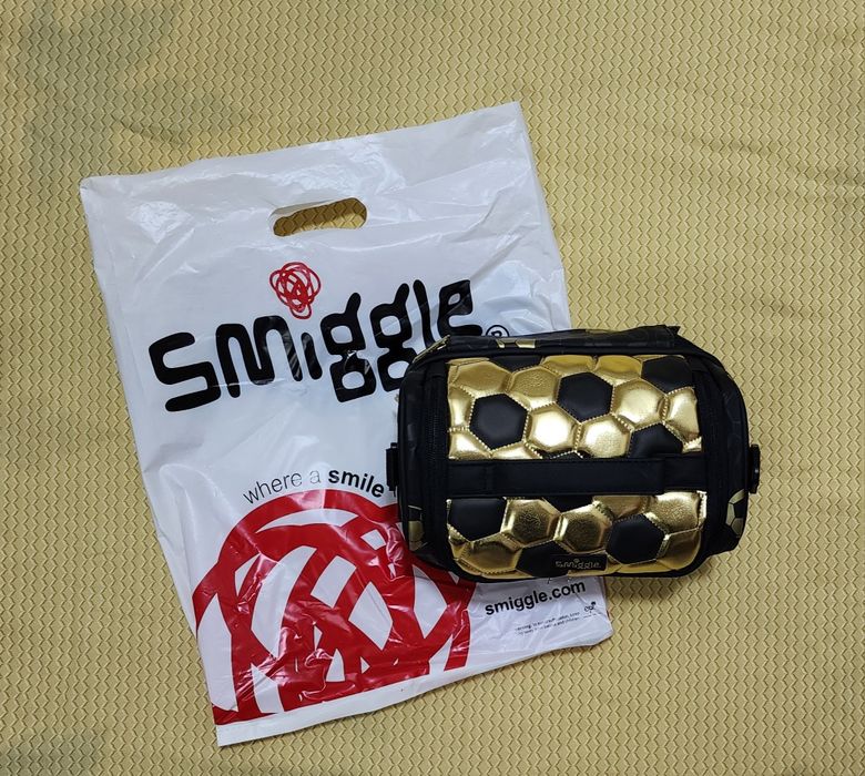 Ланч бокс от SMIGGLE новый !