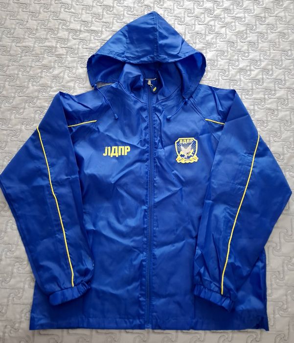 Продается ветровка дождевик.новый. Размер52-54.