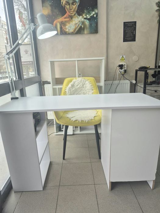 Vand Birou Manichiura