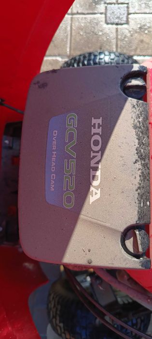 Tractoras de tuns iarba