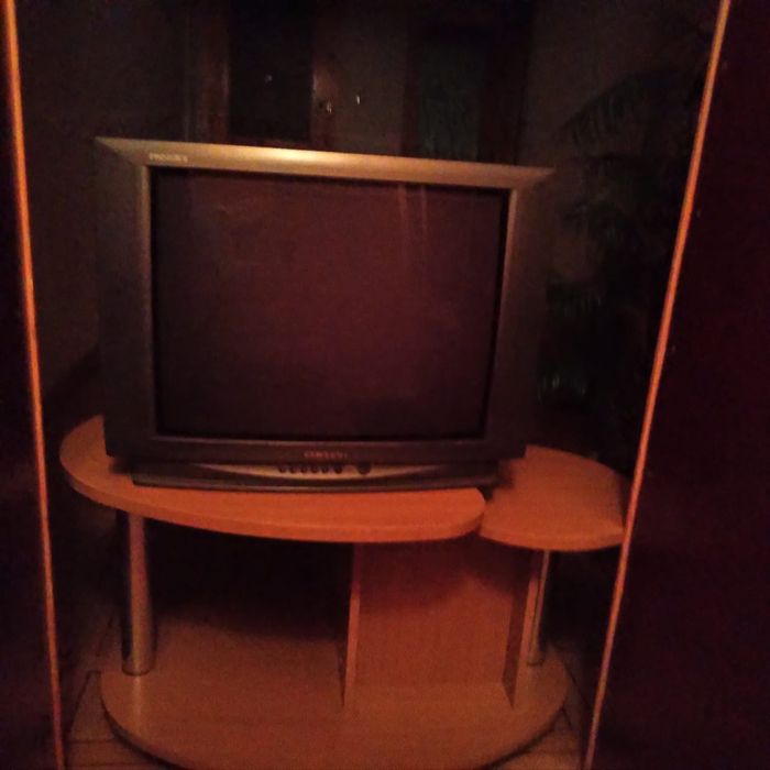 Телевизор Самсунг 61 диагональ+ приставка