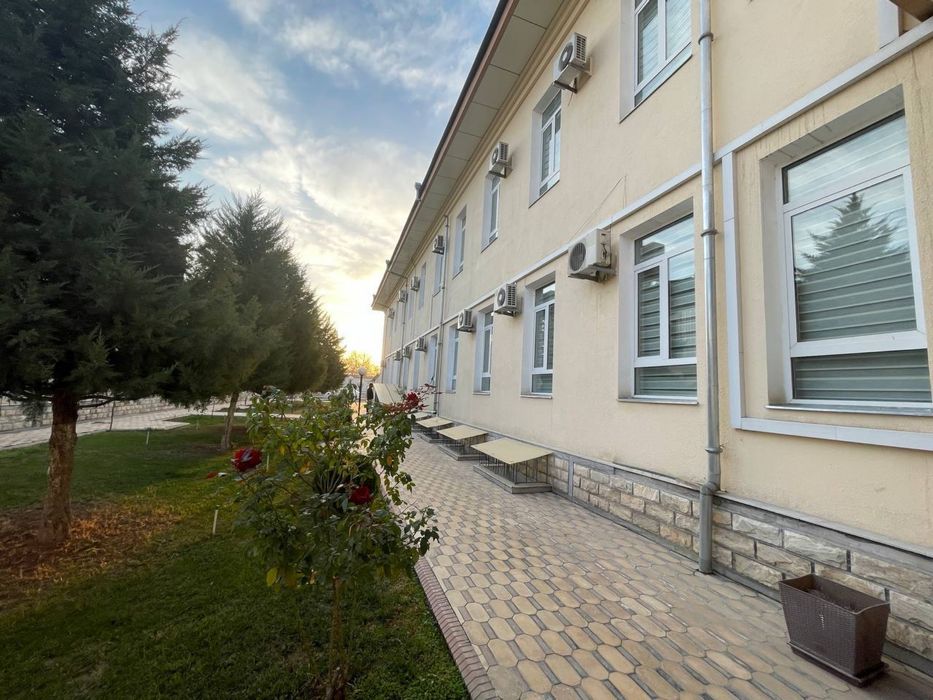 ПРОДАЕТСЯ отдельно стоящее ЗДАНИЕ с зем участком 60 соток Мирабад