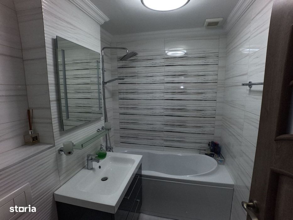 Apartament 3 camere decomandat