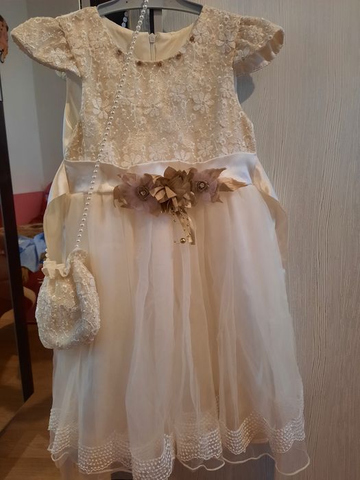 Продам Платье на девочек