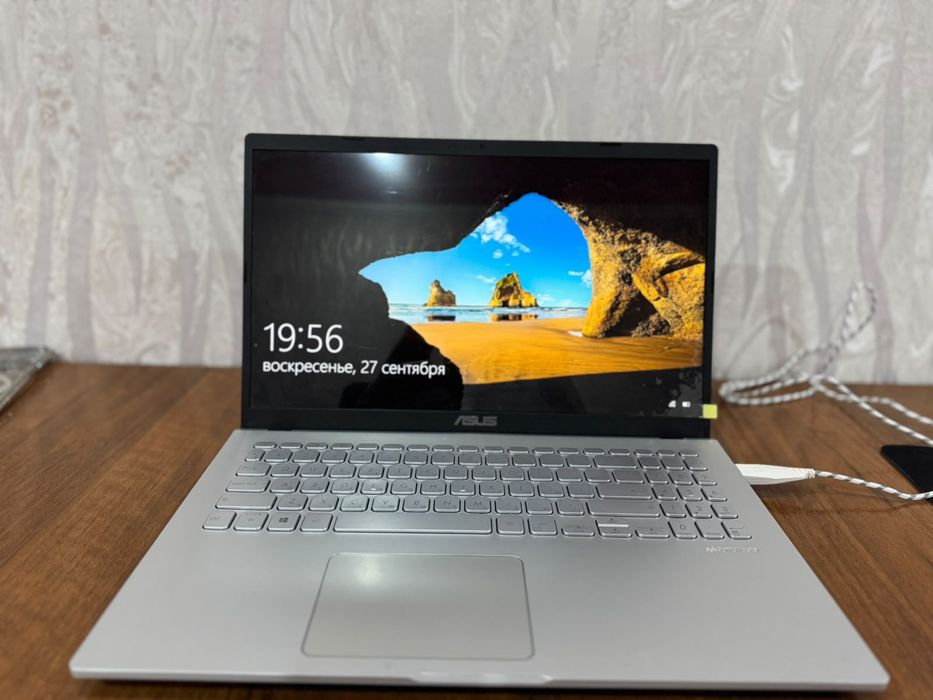 ASUS ноутбук в идеальном состояние