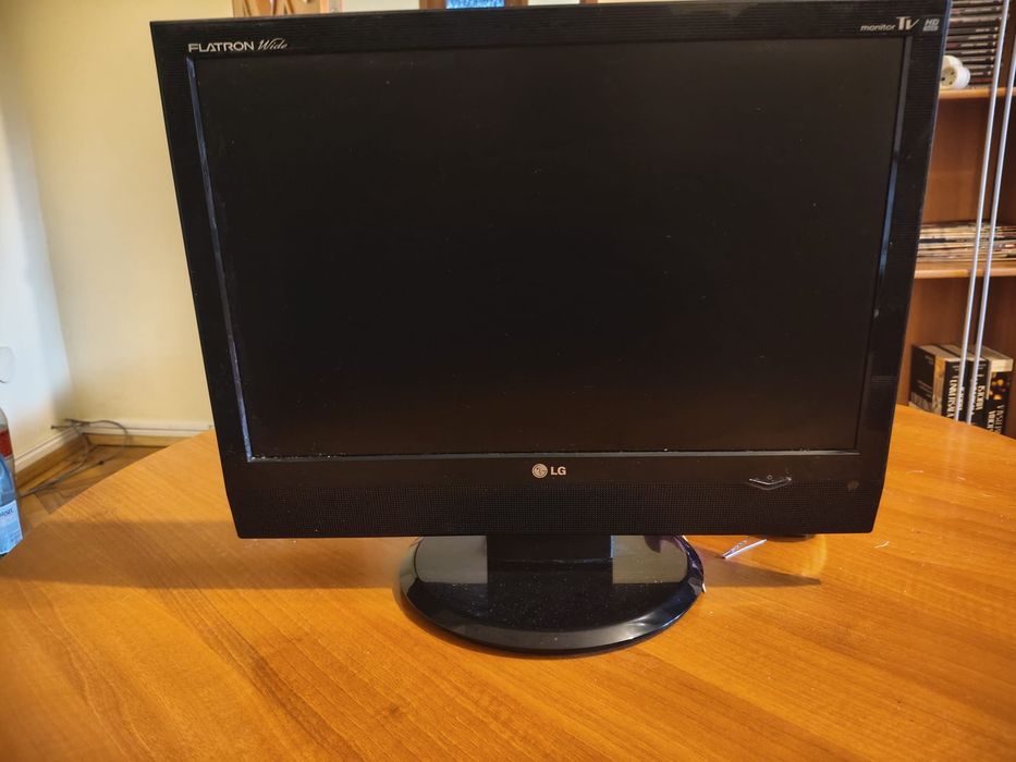 Vând monitor TV LG FLATRON WIDE M198 WA
