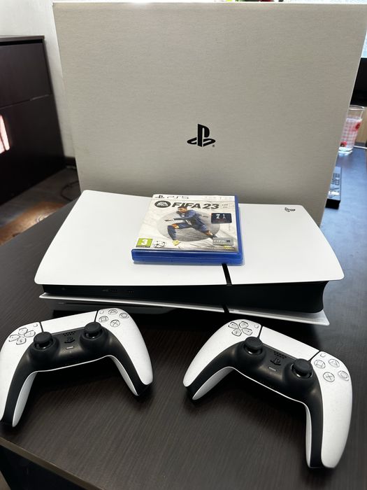 Продавам конзола PlayStation 5 (Slim) Standard Edition + Втори DualSense