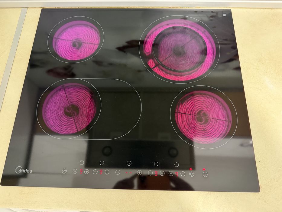 Стъклокерамичен  котлон за вграждане  4 зони