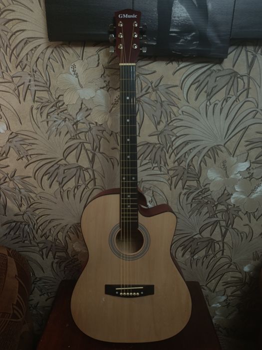 ГИТАРА (Б/У) — ПРОДАМ ЗА 40 ТЫСЯЧ в хорошем состоянии