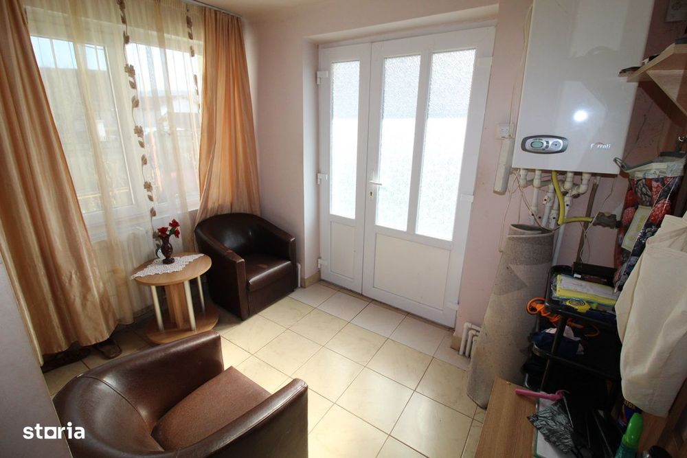 Vând proprietate cu 2 case în Peștișu Mare-Hunedoara, teren 2261mp...