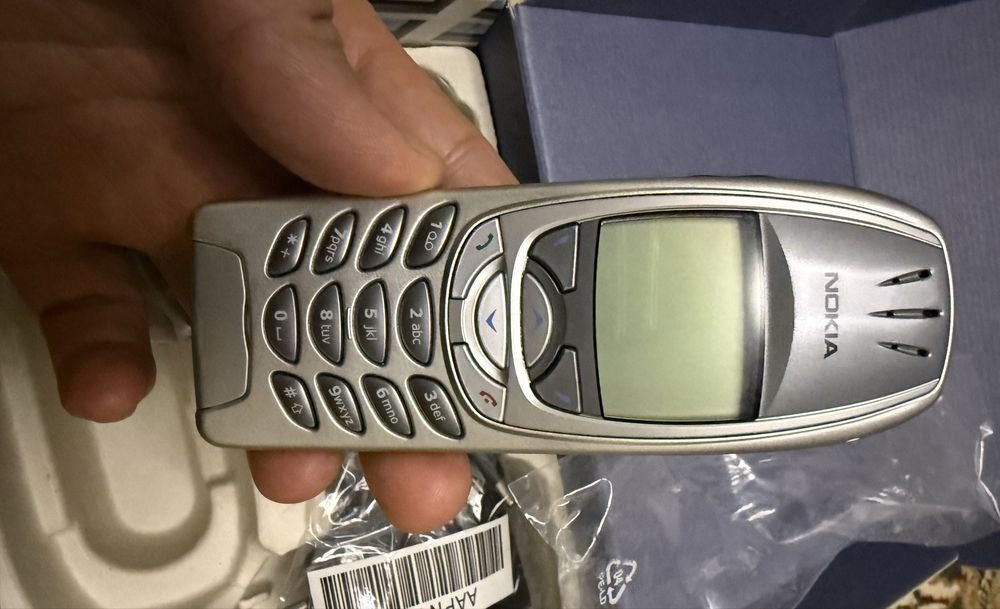 Nokia 6310 i.  Nokia