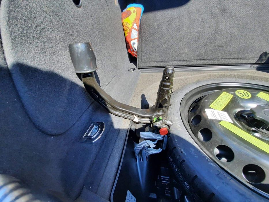 Se vinde Cârlig auto