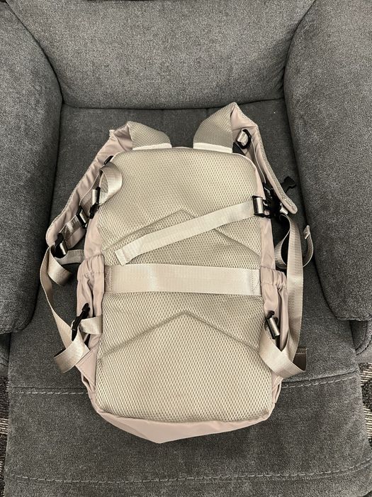 Ghiozdan perfect petru călătorit Wizz - cu punga vid si pompa