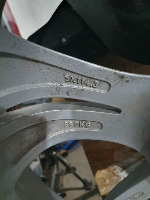 Продам комплект шины дисками