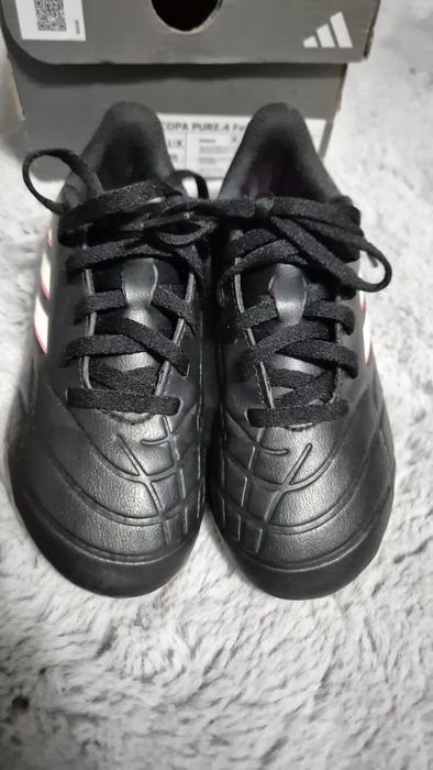Adidasi fotbal, Adidas