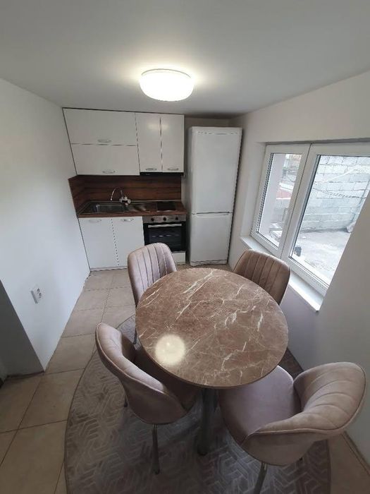 Дава се под наем Етаж от къща в Варна, Център - 85 кв.м за 800 € - Снимка #1