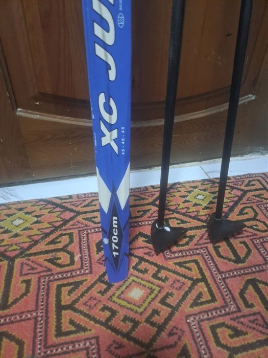 Продам лыжи с ботинками