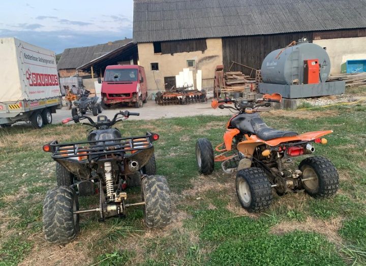 Vând 2 atvuri 250