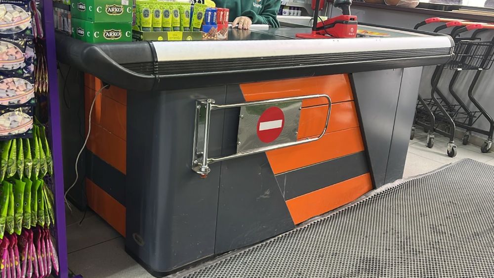 Кассавый бокс [ кассовый стол]