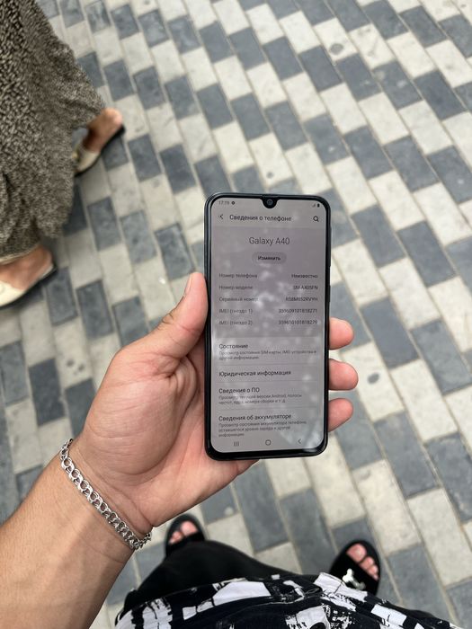 Samsung a40.