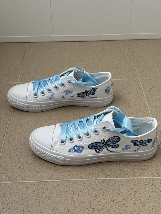 Ръчно рисувани бели/сини кецове 39 номер