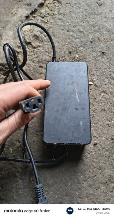 Vând încărcător scuter electric 72v