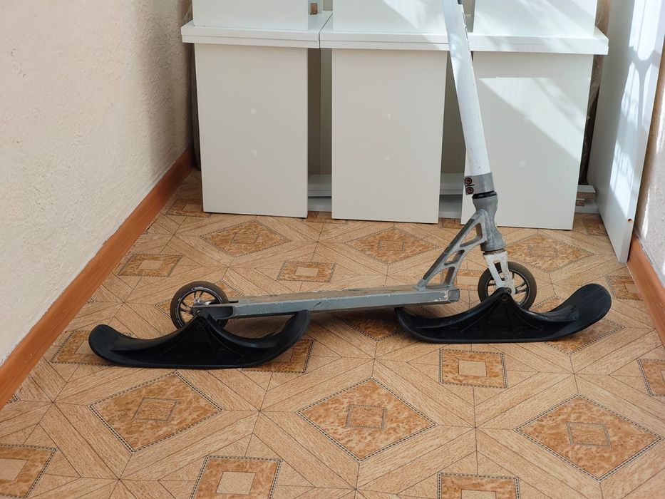 Продам трюковой самокат Y SCOO