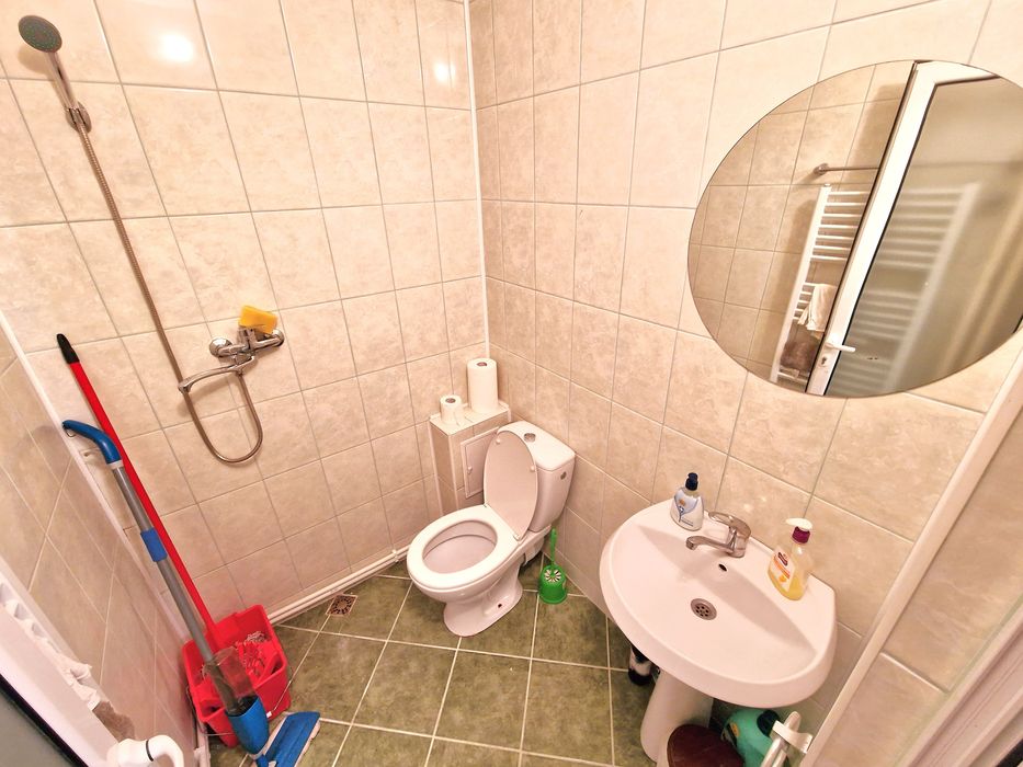 Închiriez 1 camera țiglina 1 etajul 3