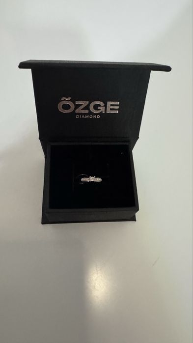 Серебряное кольцо с бриллиантом