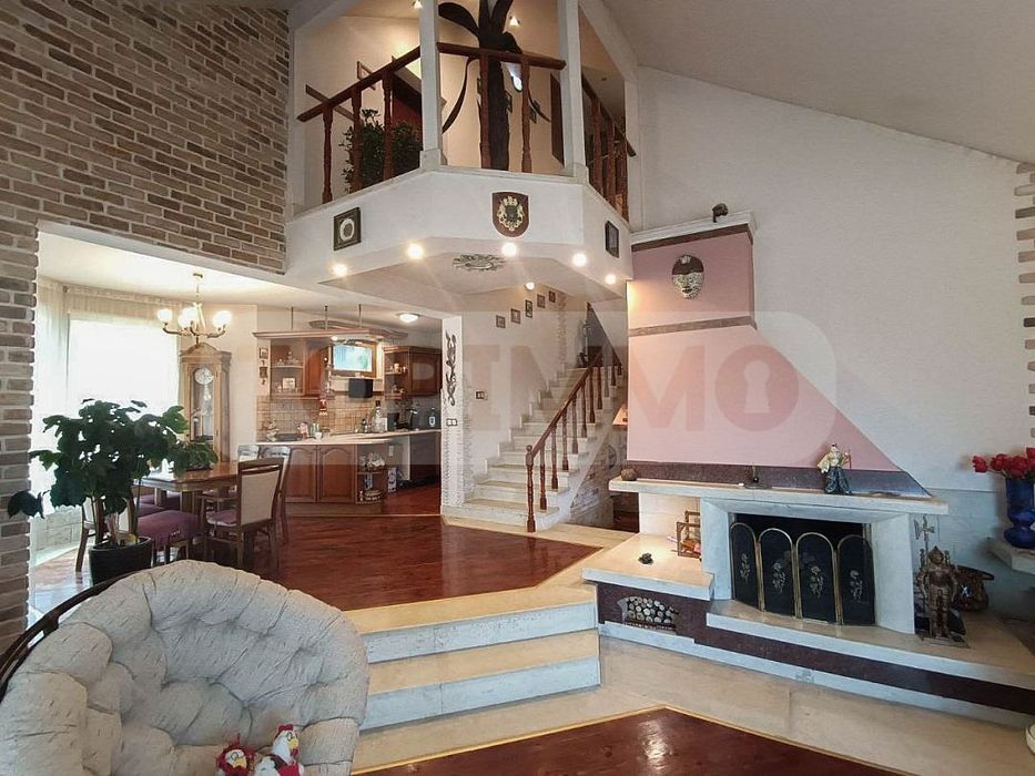 Продава се Къща в Варна, Виница - 294 кв.м за 1902 €/кв.м - Снимка #2