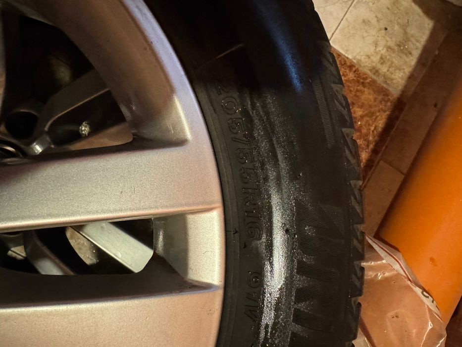 Продавам летни гуми с джанти за VW 205/55/16