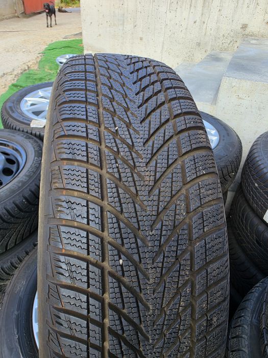 2 бр зимни 215/60/16 Goodyear дот 2024г