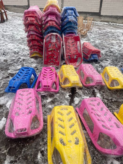 Sanie din plastic cu spatar